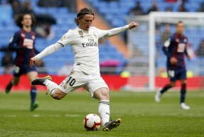 kaiyun客户端下载里程碑夜！皇家马德里刷新队史纪录；荷甲今晚刷纪录；球迷炸锅；更衣室氛围转暖的简单介绍